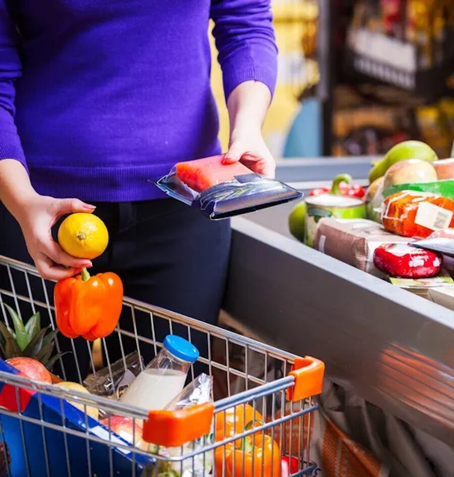 Lo ideal sería encontrar un equilibrio de modo que el aumento definido no incida directamente en elevar los precios de la canasta básica familiar y que tampoco perjudique al sector empresarial, en especial a las mipymes. Foto: Ilustrativa