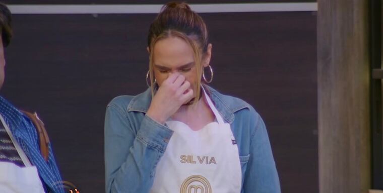 Silvia Flores, estalló en llanto en Masterchef Celebrity Paraguay.