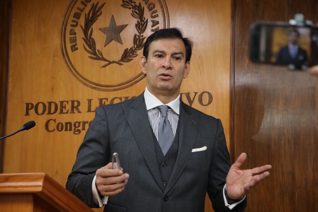 El senador Silvio "Beto" Ovelar reconoció que uno de los principales conflictos fue la falta de una buena comunicación sobre los alcances y beneficios de la iniciativa legislativa. Foto: Gentileza