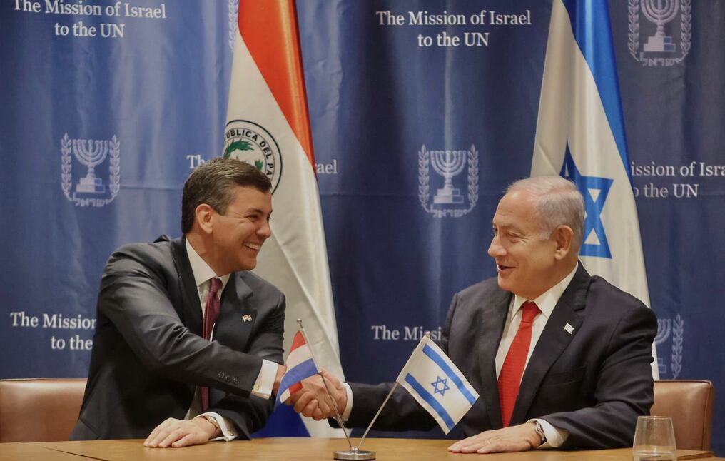 El presidente Santiago Peña y el primer ministro israelí Benjamín Netanyahu durante un encuentro en la ONU. Foto: Gentileza