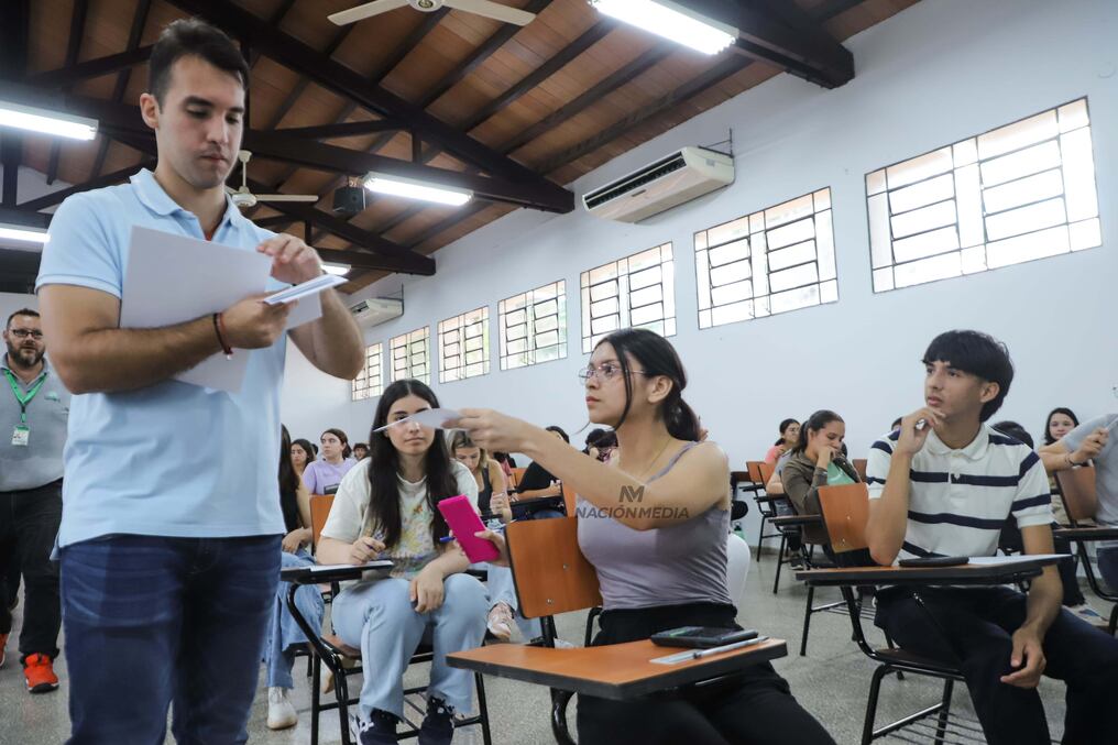 Desde el programa de becas adelantan que se analizarán cuáles podrían ser las alternativas para los jóvenes que lograron aprobar el examen, ya que existen 5.000 plazas de becas. Foto: Matías Amarilla
