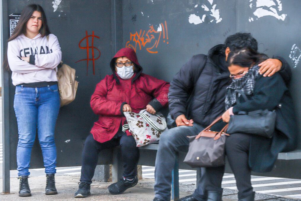 Desde el Ministerio de Salud Pública mencionan que sigue el aumento de cuadros respiratorios en el país e instan a continuar con la vacunación. Foto: Christian Meza