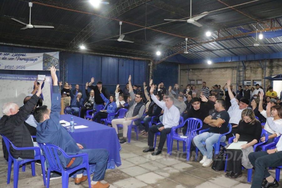 Liberales habían sesionado de forma presencial y por unanimidad votaron a favor de convocar a la Convención nacional. Foto: Néstor Soto