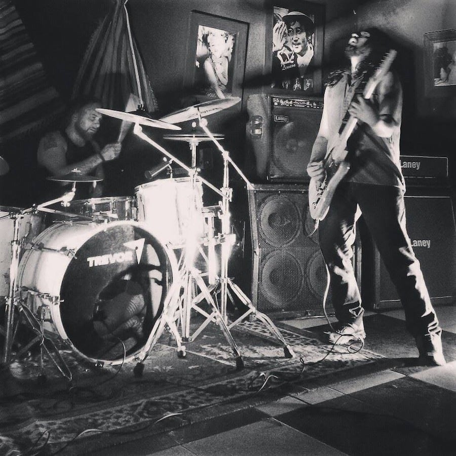 Trueno es un dúo asunceno de rock experimental, como ellos mismos denominan su estilo. Foto: Gentileza