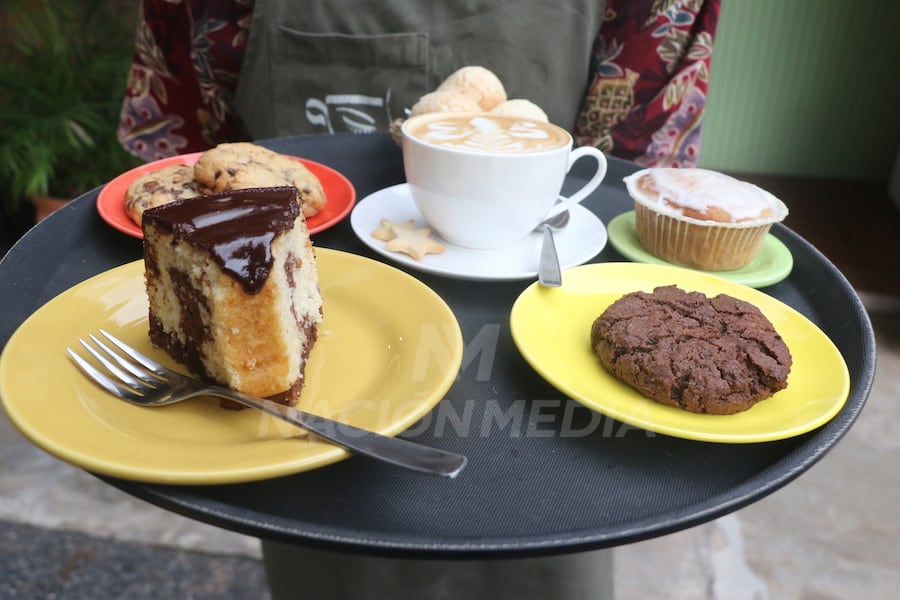 Al igual que la pastelería, la gran estrella del local es el café de especialidad, aunque también disponen de un menú salado muy variado