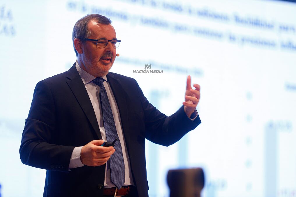 Las exitosas emisiones tanto en moneda local como extranjera reflejan la confianza de los inversores en la estabilidad económica de Paraguay, según Carlos Carvallo, presidente del BCP. Foto: Emilio Bazán