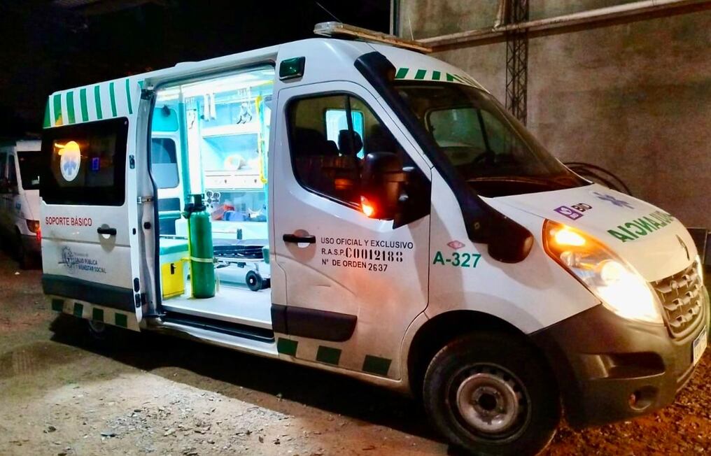 Los alumnos que sufrieron lesiones fueron trasladados en ambulancia hasta un centro asistencia donde están siendo atendidos. Foto: Gentileza
