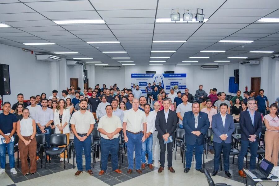 El intercambio de ideas se realizó en un ambiente distendido, fortaleciendo los lazos entre los diferentes actores del sector energético nacional