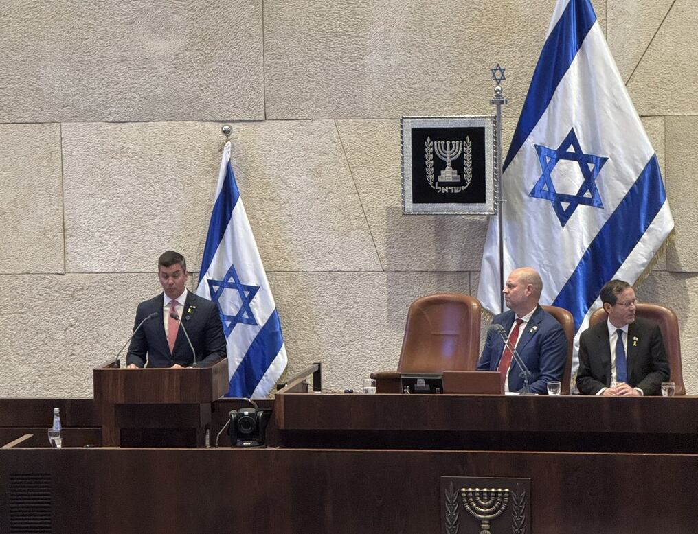 Santiago Peña fue homenajeado en una sesión de honor del Knesset, considerado como un hecho histórico por la participación de un presidente del Paraguay en el Parlamento israelí. Foto: Gentileza