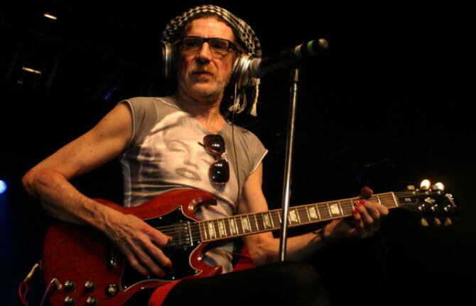 Charly García permanece internado con evolución favorable.