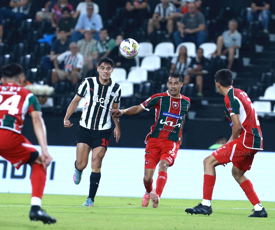 El partido tuvo mucha dinámica, fue peleado de principio a fin, pero solo faltó el gol.FOTO: JORGE JARA