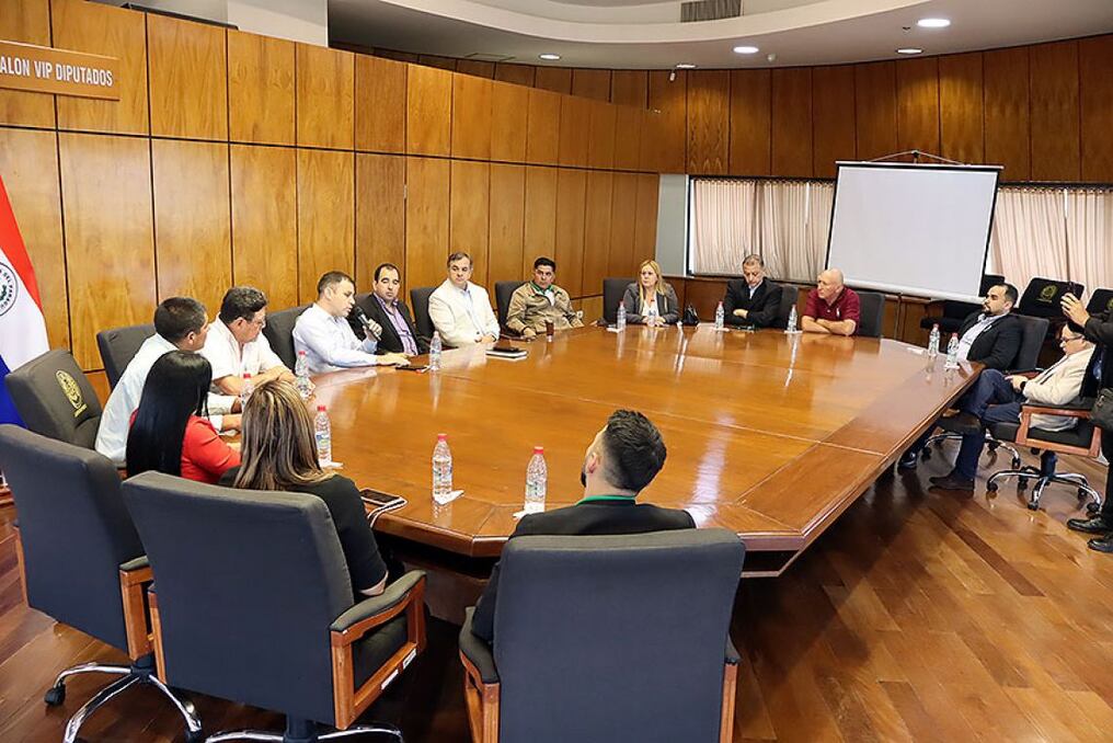 Una comision especial busca hallar una solución a un problema con el que vienen tropezando los pobladores de los distritos San Patricio y Santiago del departamento de Misiones, por cuestiones de límites. Foto: Gentileza