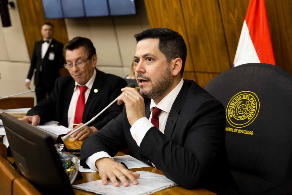 El presidente de la Cámara de Diputados, Raúl Latorre, sostuvo que el presupuesto aprobado garantiza la preservación de la estabilidad macroeconómica del Paraguay y el mejoramiento de los servicios esenciales. Foto: Gentileza