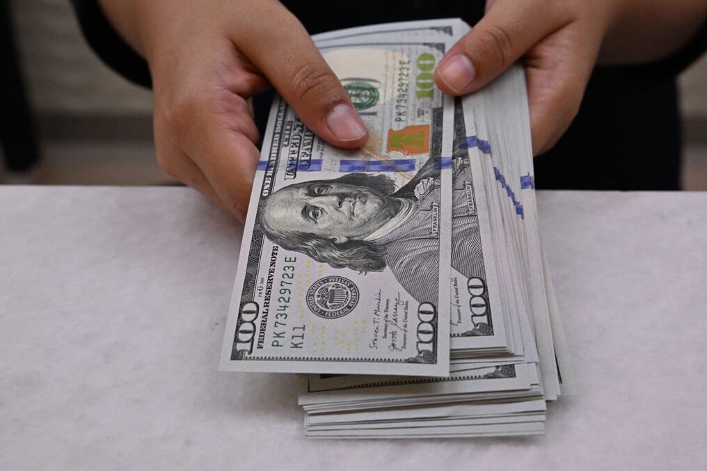 Desde el Banco Central del Paraguay recordaron que no buscan cambiar la tendencia del dólar, sino cortar con los picos de la cotización. Foto: AFP