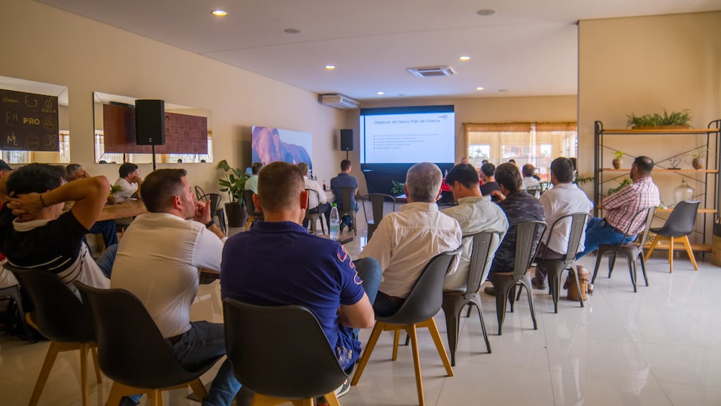 Durante el reciente “Conversatorio Brangus”, que reunió a socios, invitados de la ACBP y expertos de la raza, debatieron sobre la actualización del plan de cruzamiento. Foto: Gentileza 