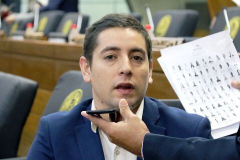 “Creo que es momento de que tomemos otras medidas porque los centralinos ya no pueden seguir pasando por esta situación”, sentenció el diputado. Foto: Gentileza
