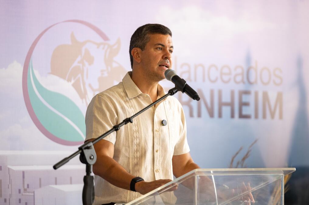El mandatario Santiago Peña solicitó al sector trabajar conjuntamente para mejorar la salud y la educación en el Chaco paraguayo. Foto: Gentileza