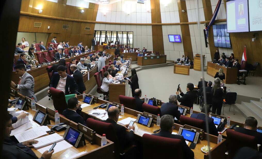 El presidente de la Cámara de Diputados, Raúl Latorre, expresó su confianza en la posibilidad de mejorar el funcionamiento institucional de la Cámara con el llamado a concurso a ser realizado. Foto: Roberto Zarza