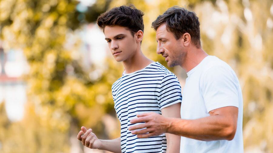 Para los padres es todo un desafío ayudar al adolescente a convivir en paz, a arreglar las cosas utilizando el lenguaje, la negociación, la conversación y tomar acuerdos