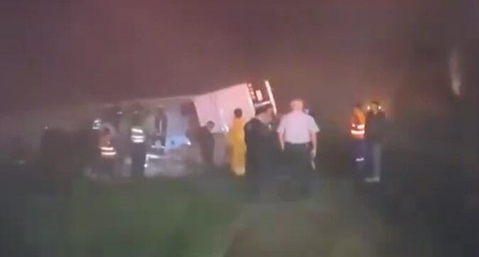 Los tres ocupantes del camión transportador de harina  perdieron la vida, en tanto los 17 pasajeros de la unidad de transporte de larga distancia solo sufrieron lesiones leves, según la Policía. Foto: Captura de imagen