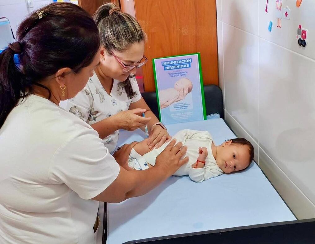 La vacunación de bebés contra el virus respiratorio sincitial tiene buena respuesta, según las autoridades sanitarias. Foto: Gentileza