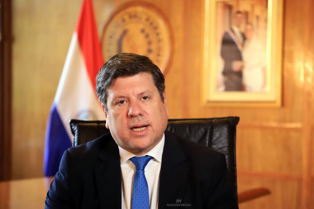 El ministro Javier Giménez enumeró las leyes con las que buscan cimentar el crecimiento de la economía nacional. Foto: Pánfilo Leguizamón