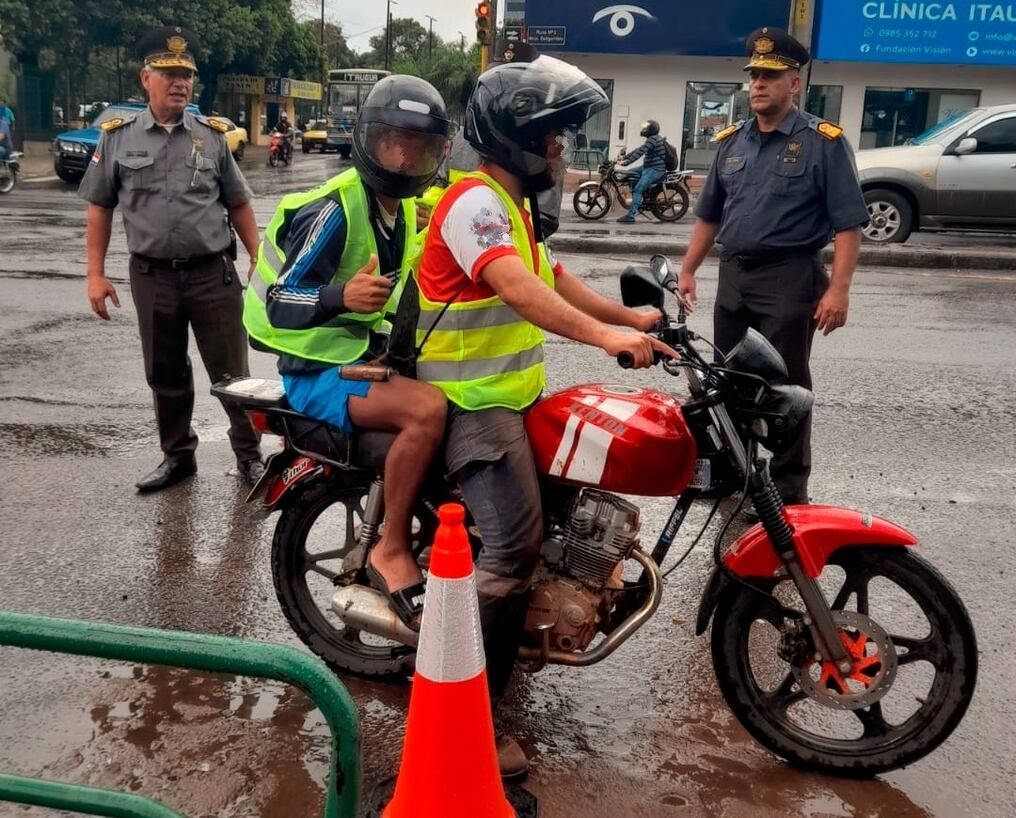 La normativa paraguaya de tránsito, vigente desde 2014, no contempla los servicios por aplicaciones. Foto: Patrulla Caminera
