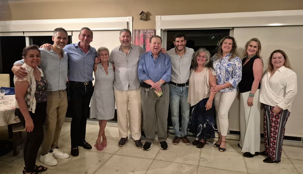 Se llevó a cabo una emotiva reunión con líderes de la colectividad paraguaya en la ciudad de Miami. Foto: Gentileza