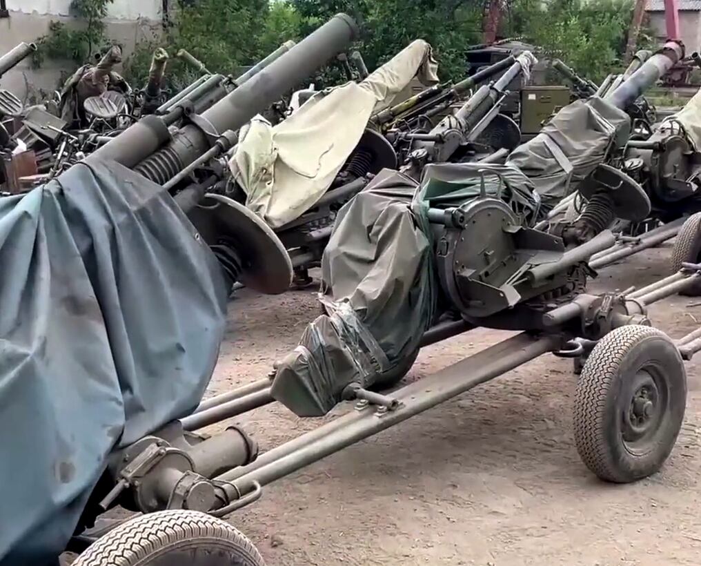 A través de un video, el Ministerio de Defensa ruso informó la transferencia del armamento pesado y otro equipo militar del grupo paramilitar privado. Foto: RT