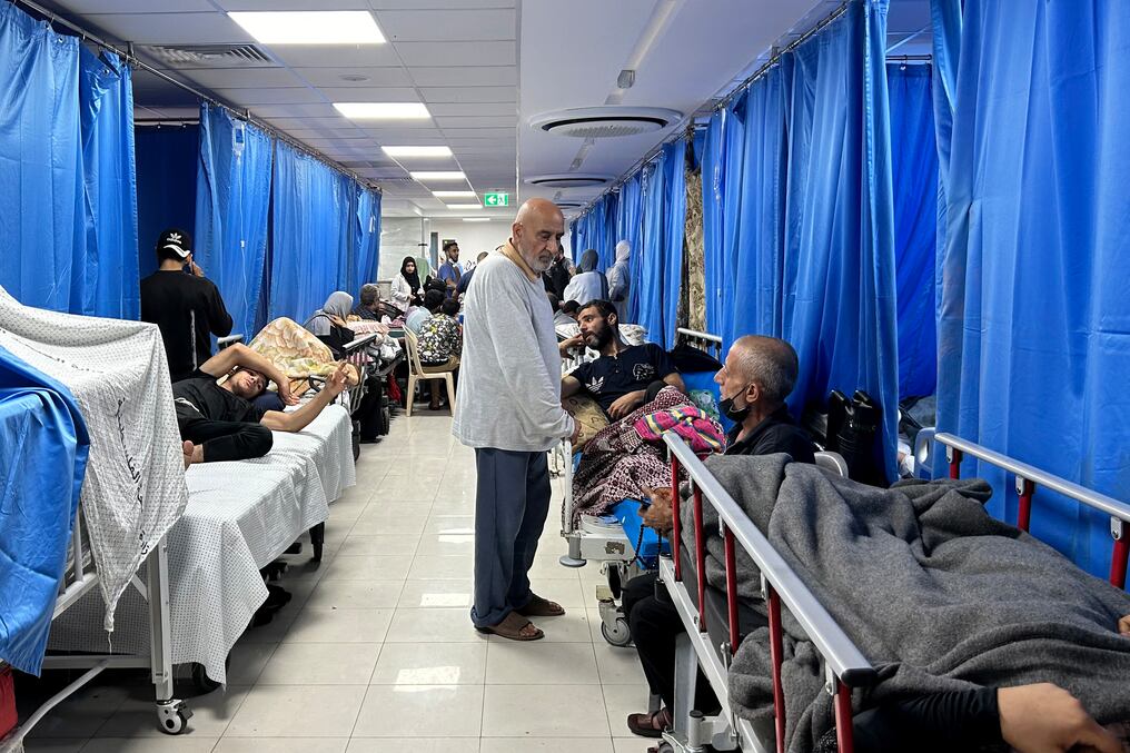 Pacientes y desplazados internos en el hospital Al-Shifa en la ciudad de Gaza el 10 de noviembre de 2023. Foto: AFP