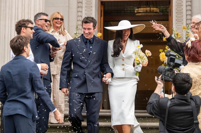 Callum Turner y Dua Lipa, recién casados. Foto: Cordon Press