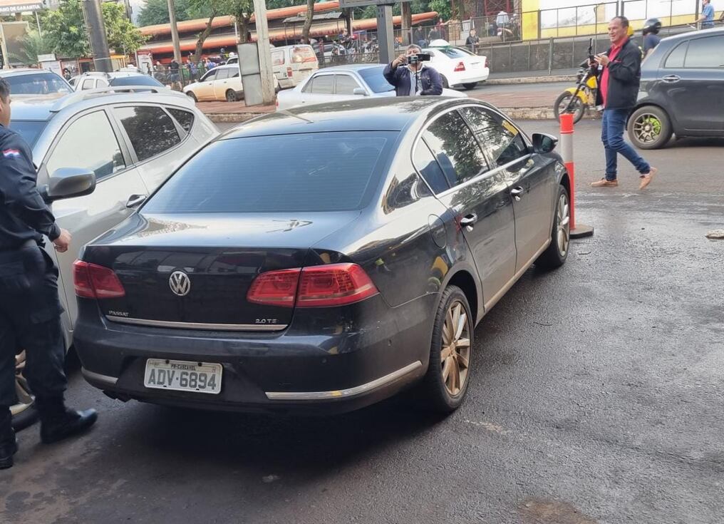 Automóvil con placa brasileña robado en Foz de Iguazú y recuperado en Ciudad del Este. En el primer semestre, automóviles de propietarios paraguayos robados en Brasil, fueron 71, según denuncias ante la Policía Turística y Comisaría .1ª Foto: Gentileza