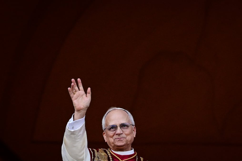 El nuevo papa es una persona que refleja alegría, paz, llena de carisma y que habla con el corazón, recordando a su antecesor, el papa Francisco, señala el experto. Foto: Tiziana Fabi/AFP