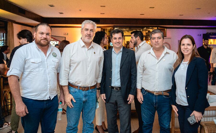 Nicodemus Ruiz, Joaqun Clavell, Marcelo Gonzalez, viceministro de Ganadera; Arnaldo Decoud y Amanda Len, presidenta del CAH
