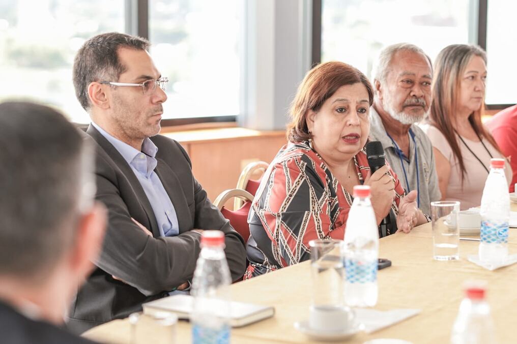 El procurador general Marco Aurelio González participó de la mesa de trabajo instalada por la senadora Esperanza Martínez. Foto: Gentileza