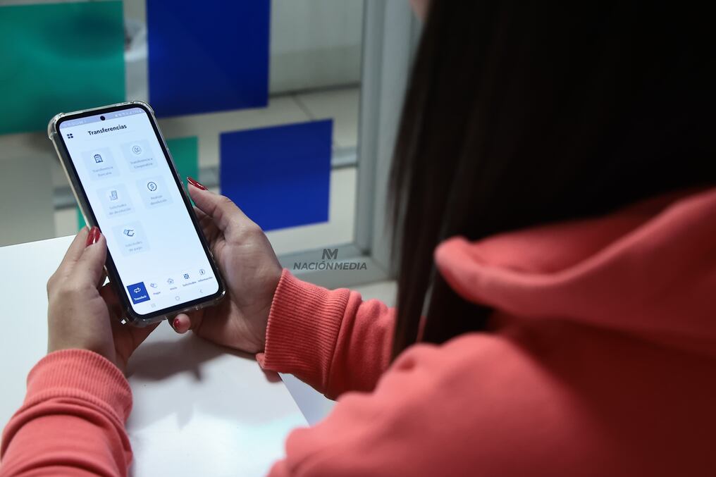 Según datos de la banca matriz, el Sipap registró en abril 24.810.105 transferencias en guaraníes entre clientes de entidades financieras, duplicando la cantidad de operaciones del mismo mes del 2024. Foto: Eduardo Velázquez