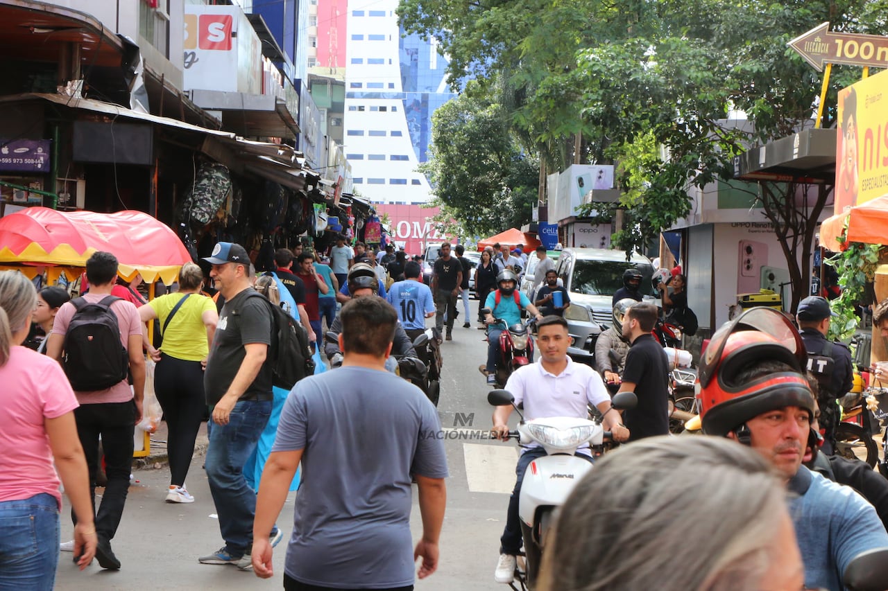 Comercio de CDE inició el Crazy Week, primera feria de ofertas del año Comercio de CDE inició el Crazy Week, primera feria de ofertas del año