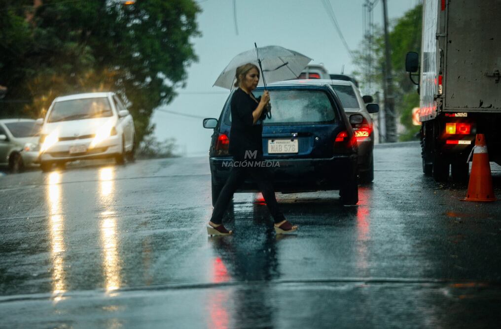 Este martes se inició con lluvias y tormentas en gran parte del país, que continuarán durante ese miércoles. Foto: Emilio Bazán