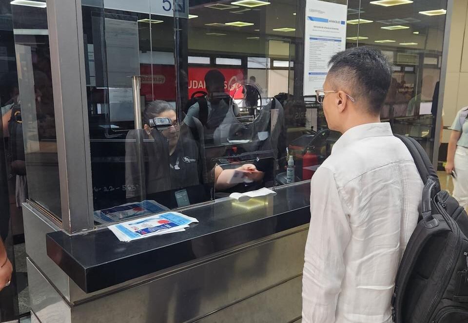 El extranjero salió del país a través del Aeropuerto Internacional Silvio Pettirossi, rumbo a Brasil. Foto: Gentileza