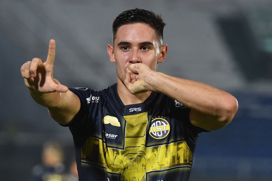 Fernando Romero adelantó a Trinidense, que no pudo sostener la ventaja.FOTO: AFP
