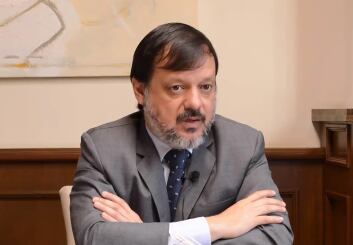 El abogado Claudio Lovera calificó como irónico, contradictorio y peligroso el comunicado emitido por el banco Atlas mediante el cual solicita la desestimación de la denuncia que enfrenta por supuesto lavado de dinero. Foto: Gentileza