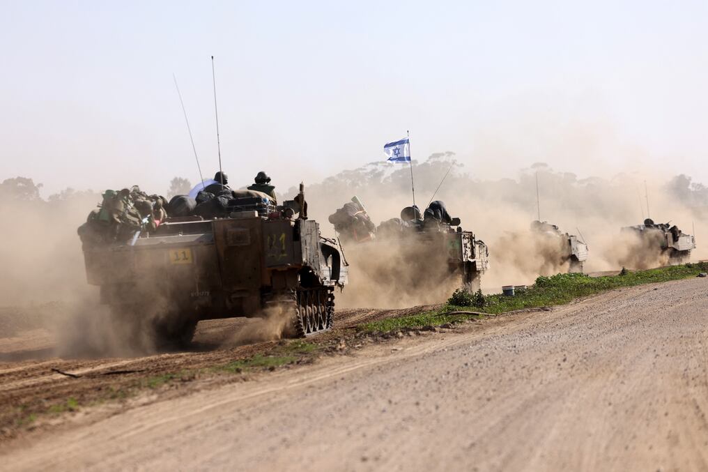 En las últimas horas del 2023, no cesan los bombardeos aéreos, el fuego de artillería y los combates en la Franja de Gaza para la profunda consternación de una población palestina “agotada”. Foto: AFP