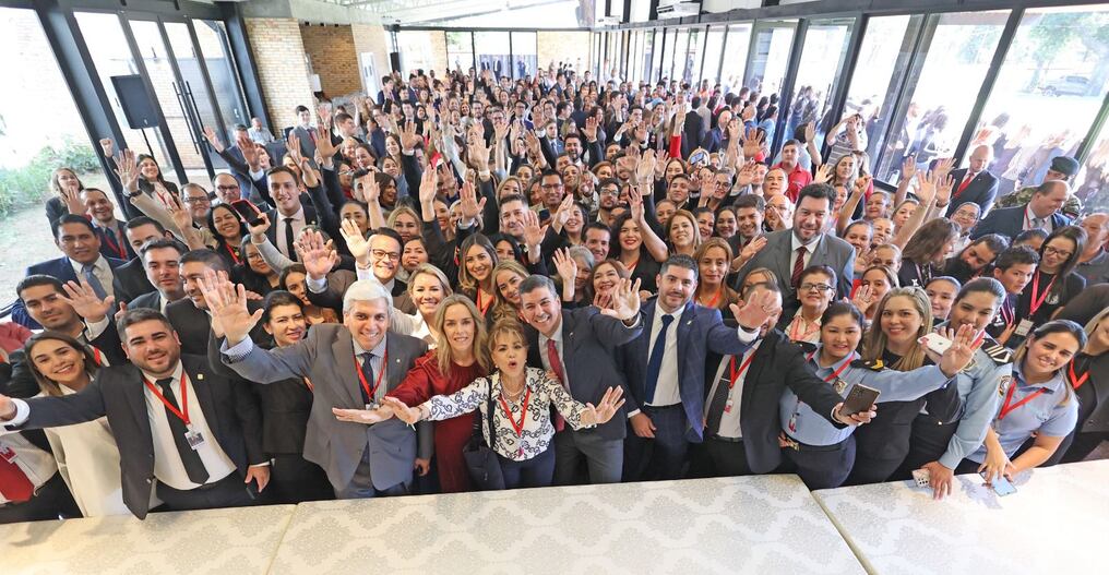 Tanto el presidente de la República como la primera dama agradecieron al equipo que trabajó en la coordinación de transición de mando, por el buen trabajo que se hizo que todo el evento se destaque y fuera exitoso. Foto: Gentileza.