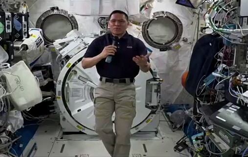 El astronauta latino Frank Rubio, que se encuentra actualmente en la EEI, habló del futuro de la investigación espacial. Foto: @ATEIberoamerica