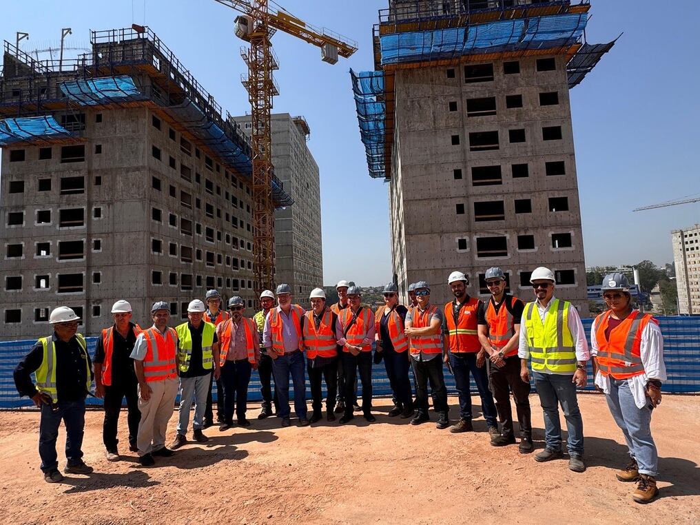 El ministro del MUVH, Juan Carlos Baruja, viajó a Brasil en compañía del director de Itaipú, Justo Zacarías y otros profesionales. Foto: Gentileza