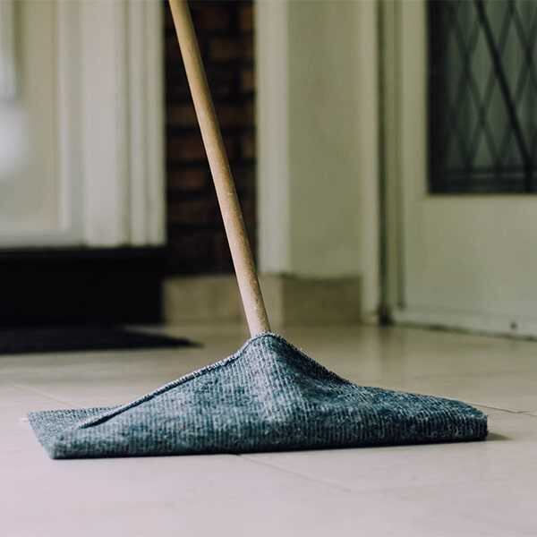 La mezcla de bicarbonato de sodio y el vinagre de manzana es ideal para mantener el trapo de piso libre de manchas y malos olores. Foto: Pexels
