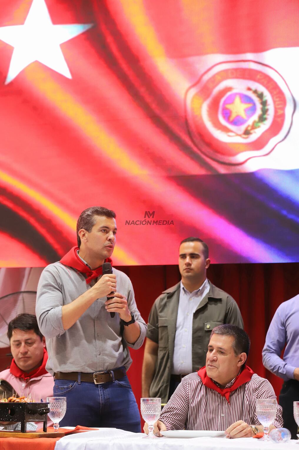 El presidente Santiago Peña indicó que al Gobierno muchas veces le cuesta administrar, cuando se tiene a una dirigencia que está peleada; pero con la unidad en Caazapá el trabajo se le está haciendo más fácil. Foto: Jorge Romero