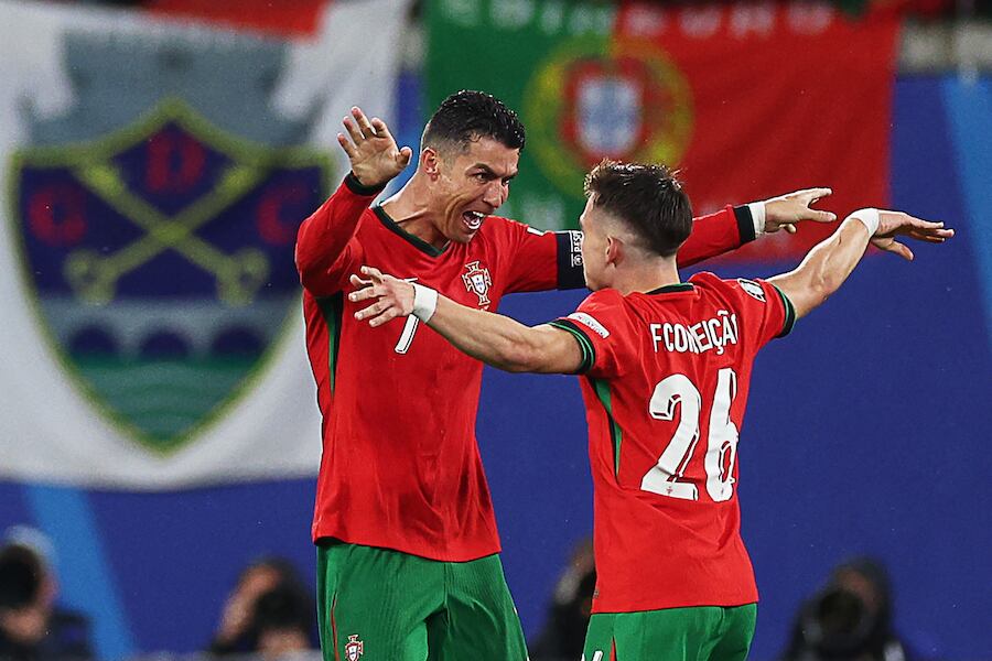 Cristiano Ronaldo y Francisco Conceição, en el festejo del segundo gol de Portugal. Foto: AFP