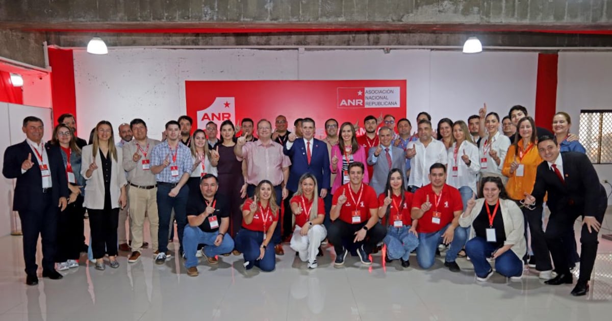 Cartes visitó el comando de la ANR y anticipó un gran 4 de octubre
