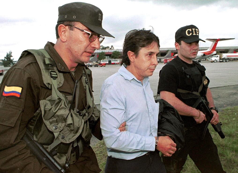 Fabio Ochoa Vásquez durante su captura por la policía colombiana el 13 de octubre de 1999 en Bogotá. Foto: Archivo/AFP